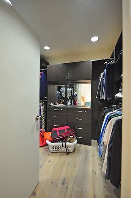 9509 closet