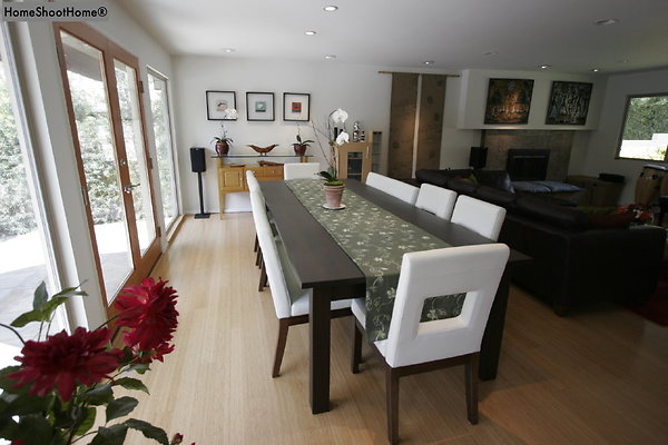 09dining-area