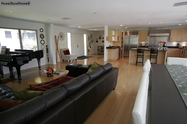 06main-room-reverse