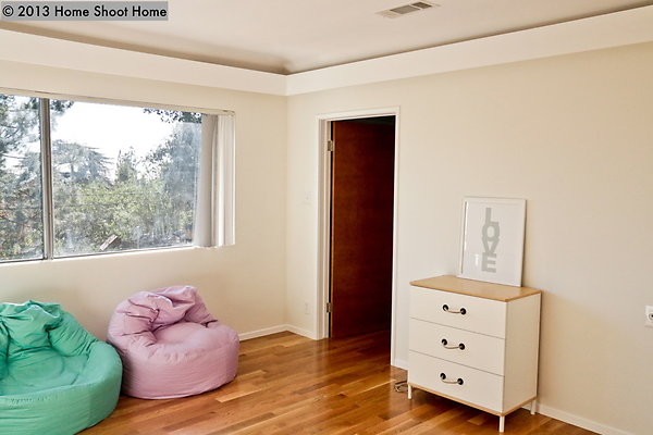 16family-room