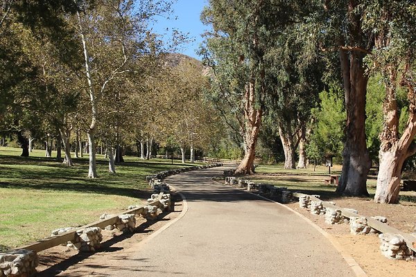 02.Omelveny.Paved.Bike.Walk.Path