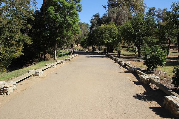 04.Omelveny.Paved.Bike.Walk.Path