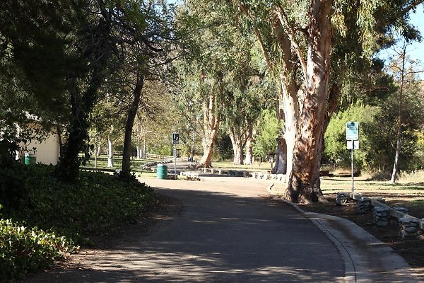 25.Omelveny.Paved.Bike.Walk.Path