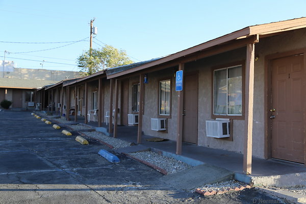 07 Sands Motel