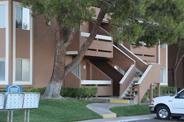 10 Barstonian Apts