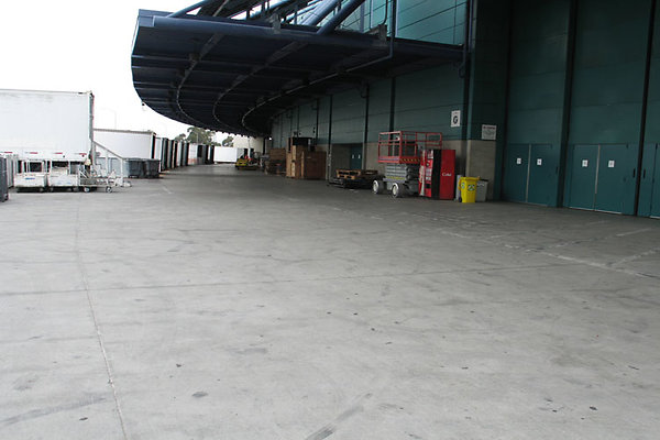 Exterior-Loading Dock-11