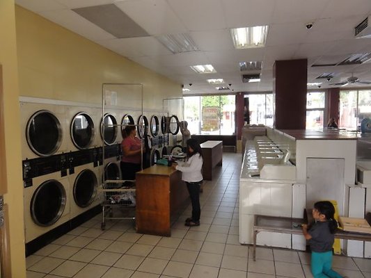 Laundromat 690 Mission Pomona