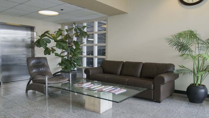 2444-Porter-1st-Floor-Lobby-006