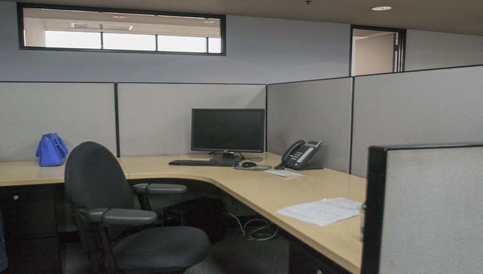 2444-Porter-2nd-Floor-Cubicles-011