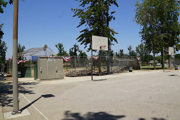 Tarzana.Rec.Cntr.BBall.Court.01