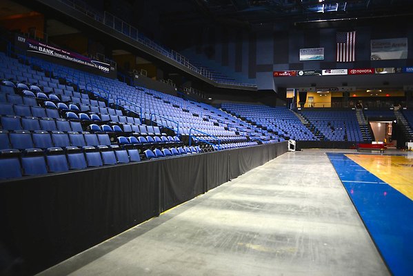 13.CBBank.Arena.Ontario