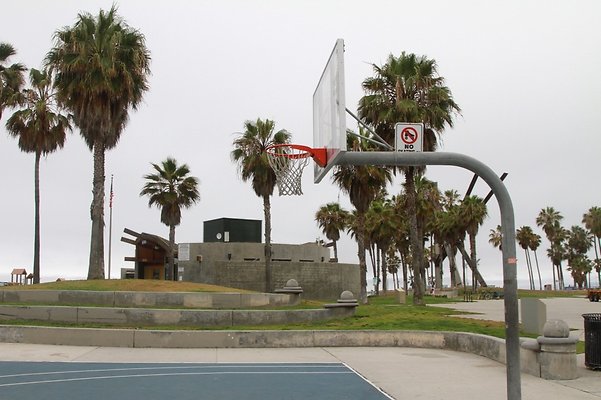Venice.Beach.BB.Courts.04