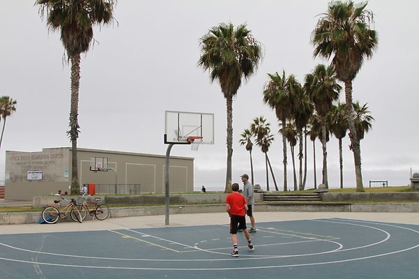 Venice.Beach.BB.Courts.02