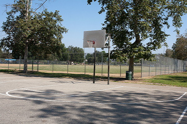 VALLEY PLAZA PARK BASKETBALL 061312009
