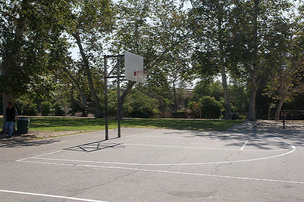VALLEY PLAZA PARK BASKETBALL 061312005