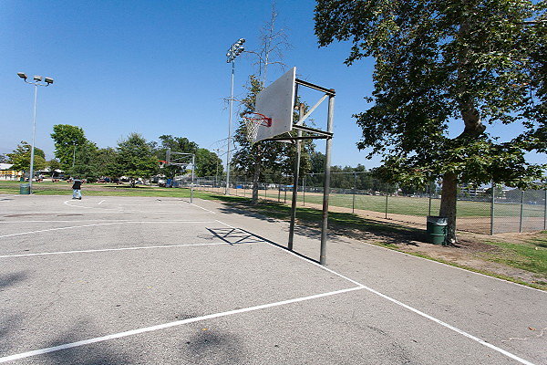 VALLEY PLAZA PARK BASKETBALL 061312007