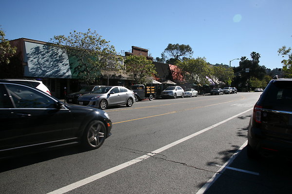 TujungaAveEast00006