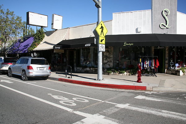 TujungaAveEast00013