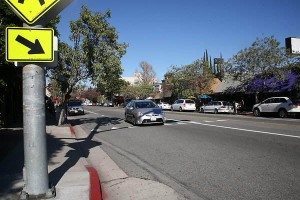TujungaAveEast00010