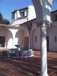 KGR; Mansion Courtyard