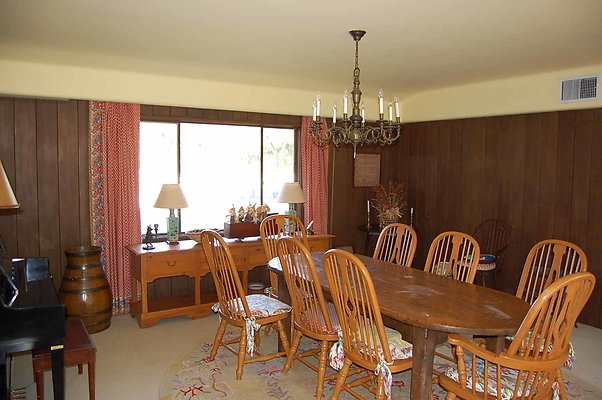 Dining Room.Ventura Farms Guest house