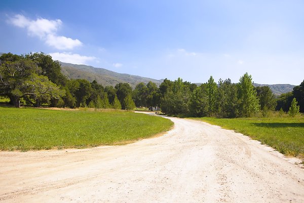 olivias-house-dirt-road