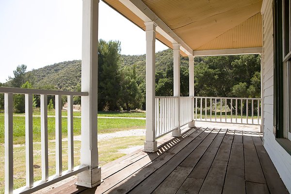 olivias-house-full-porch