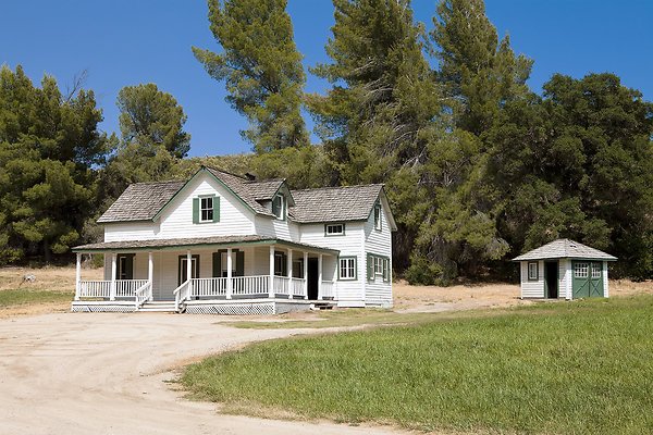 olivias-house-country-road