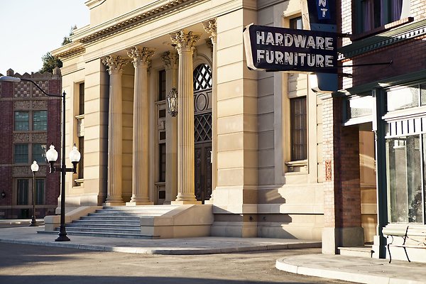 store-front-columns-steps