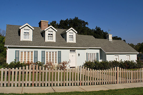 GoldenOaksRanch.Residential.Street.Houses07