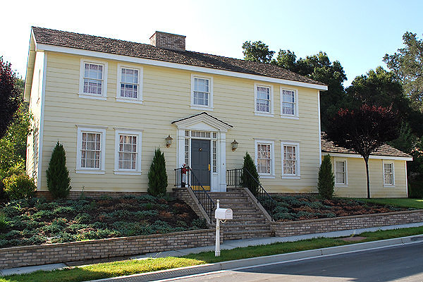 GoldenOaksRanch.Residential.Street.Houses11