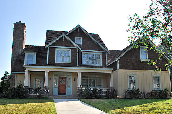 GoldenOaksRanch.Residential.Street.Houses14