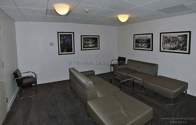 edu-0014 auditorium green room 1 61