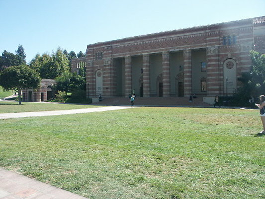 UCLA&gt;Wilson.Plaza.09