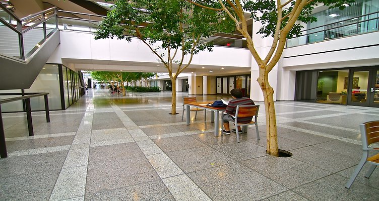 LMU.Ext.Atrium20