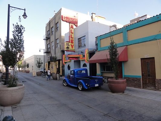 Guthries Alley Cat Bar Bakersfield