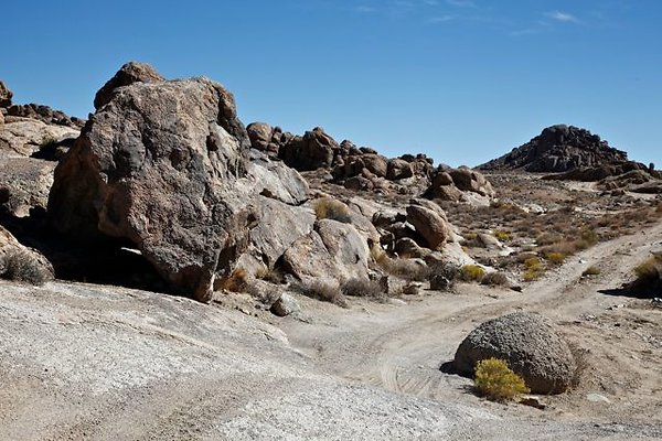 Alabama Hills - Rd to Vy Overlook