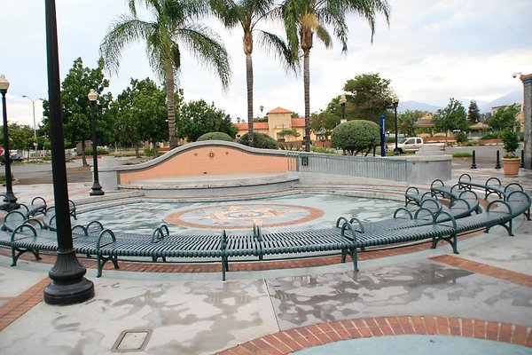 28.ThomasSqr 02.Pomona