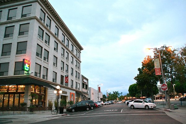 52.W3rdSt Thomas 01.Pomona