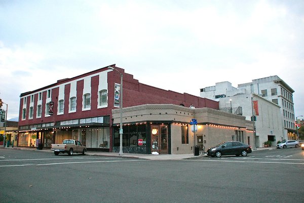 51.W3rd MainSt.Pomona