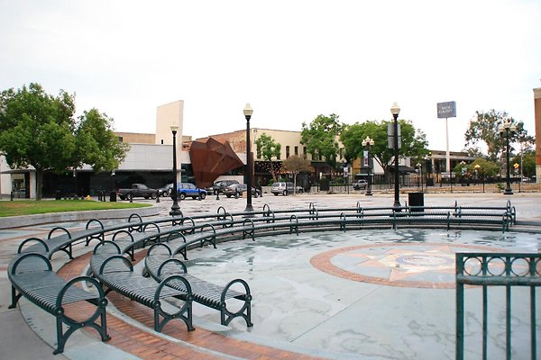 29.ThomasSqr 03.Pomona
