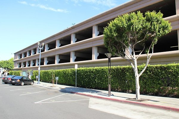 06.Steet.SW.1st.St.Elm-LongBeachBlvd.Sside