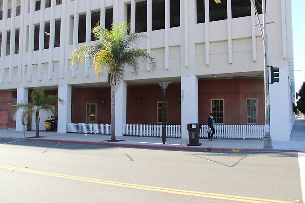 06.Steet.SW.1st.St.Elm-LongBeachBlvd