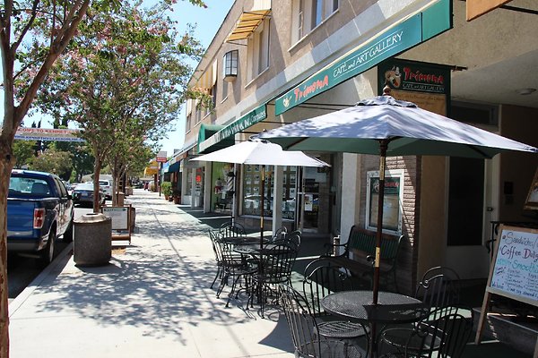 11.Kenneth.Village.Glendale