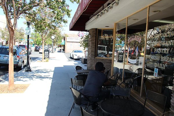 37.Kenneth.Village.Glendale