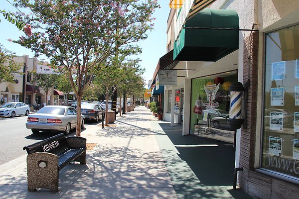 17.Kenneth.Village.Glendale