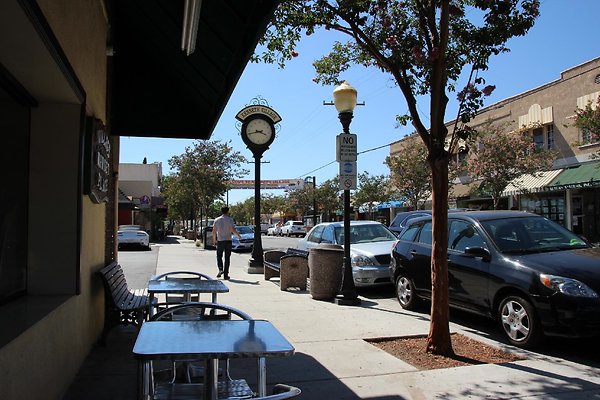 06.Kenneth.Village.Glendale