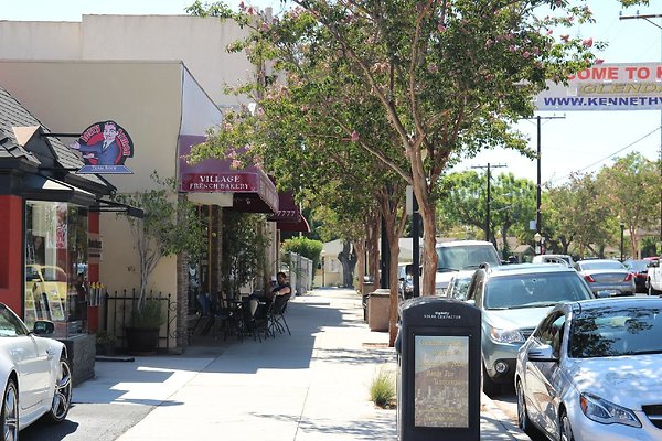 09.Kenneth.Village.Glendale