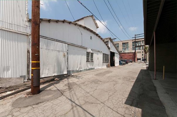 10045 alley2