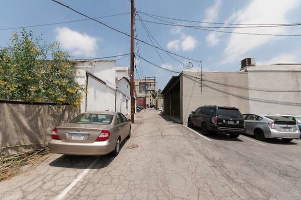 10045 alley4